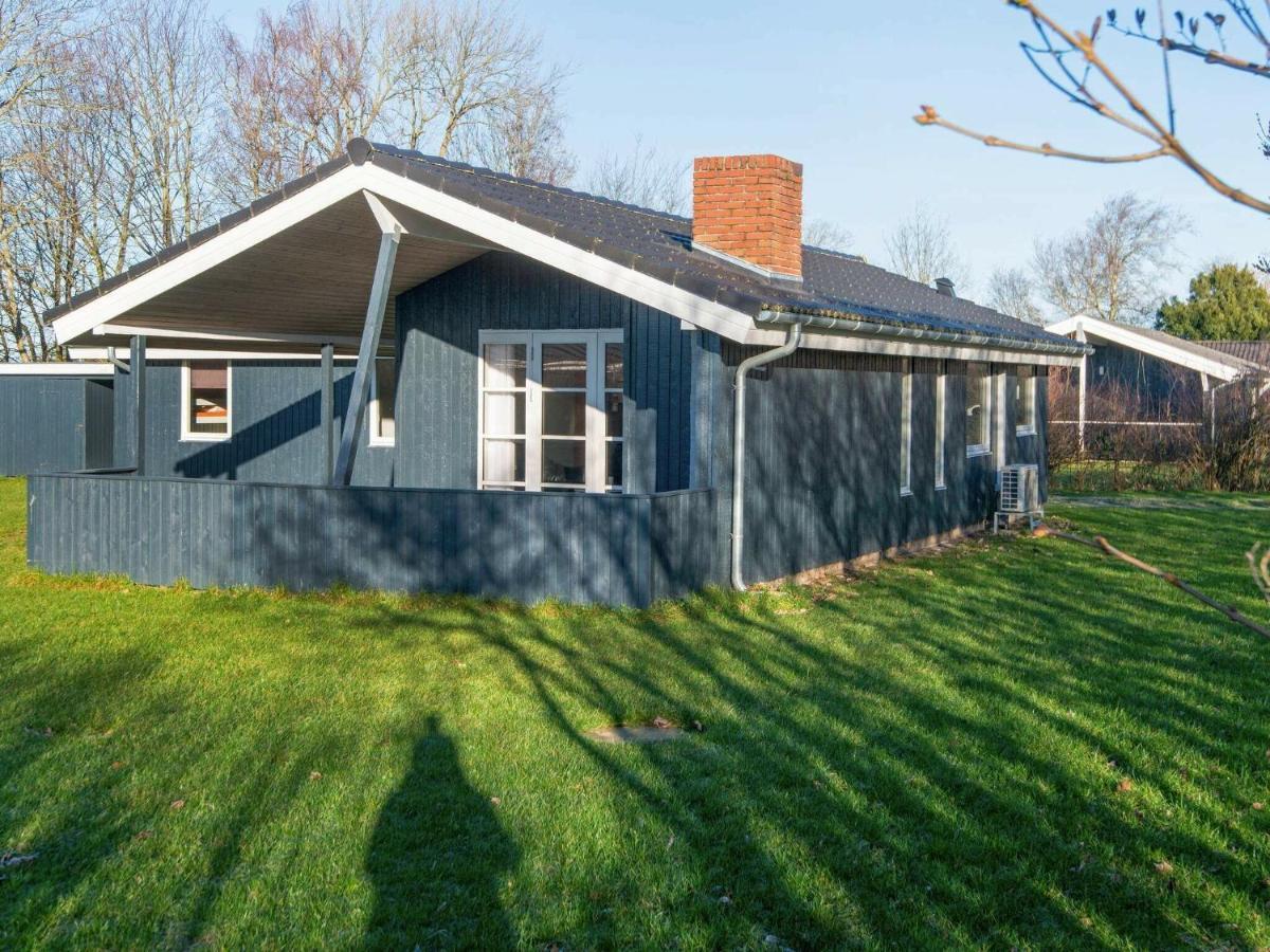 8 Person Holiday Home In B Rkop Egeskov  エクステリア 写真