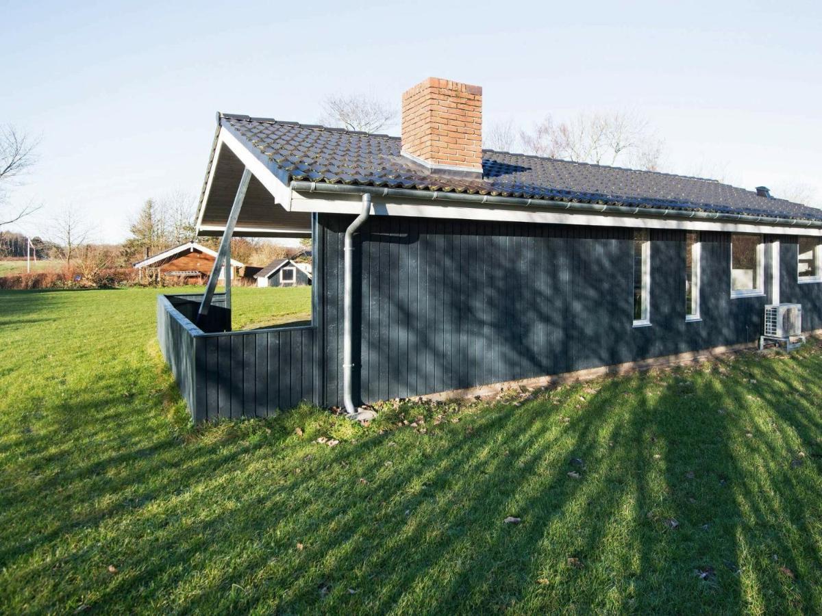 8 Person Holiday Home In B Rkop Egeskov  エクステリア 写真