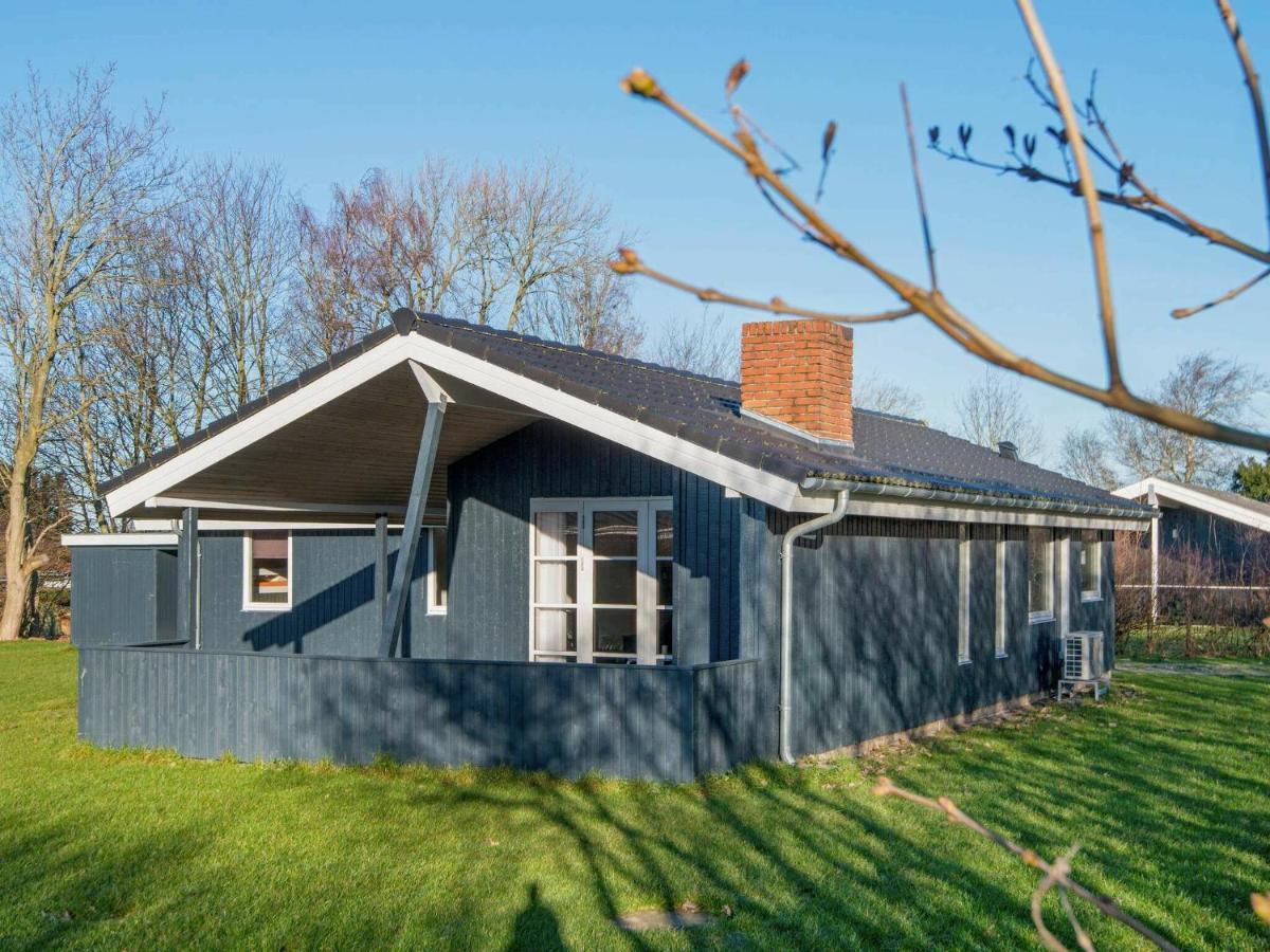 8 Person Holiday Home In B Rkop Egeskov  エクステリア 写真